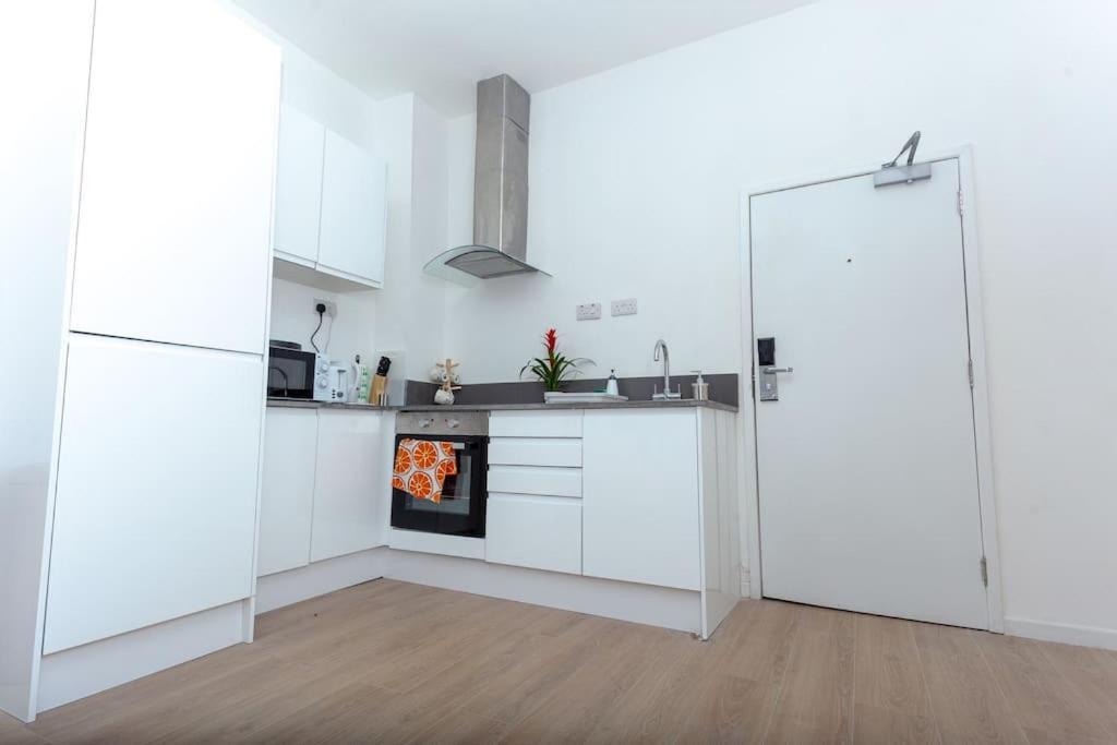 Flat 403 One Bedroom Apartment Бирмингем Экстерьер фото